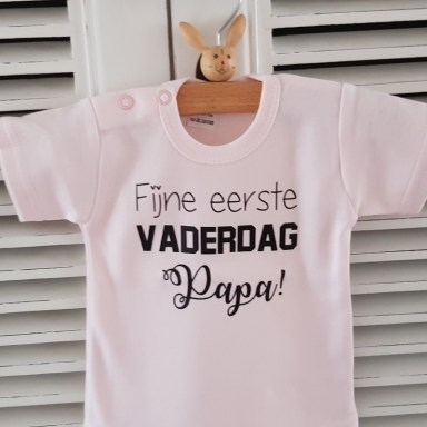 Baby eerste vaderdag rompertje en shirtje met tekst papa cadeau bedrukken
